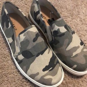 NWT Torrid camo slip on